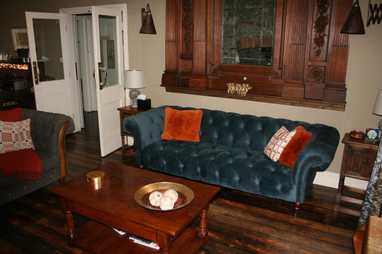 The New White Lion Hotell Llandovery Eksteriør bilde