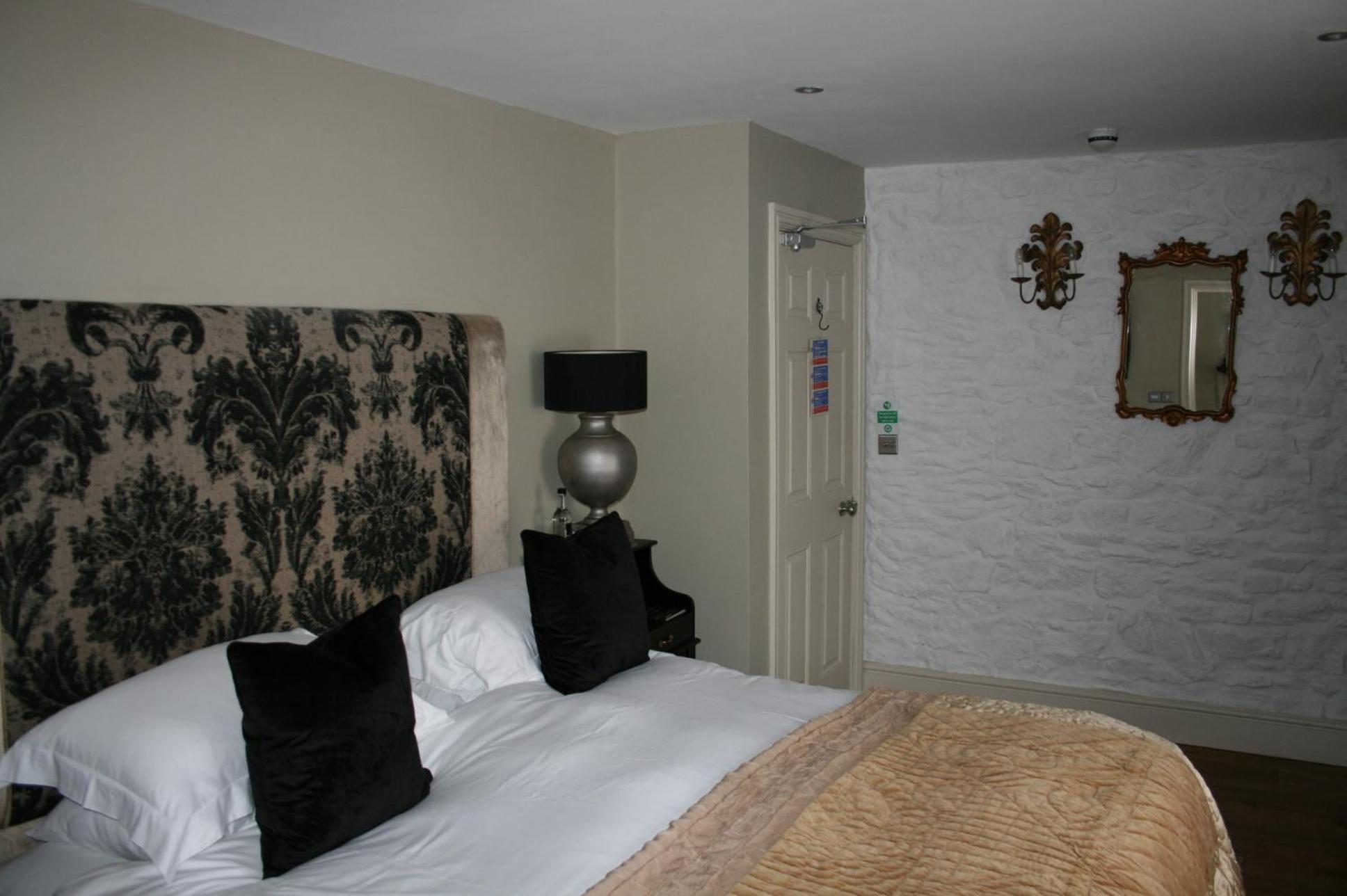 The New White Lion Hotell Llandovery Eksteriør bilde