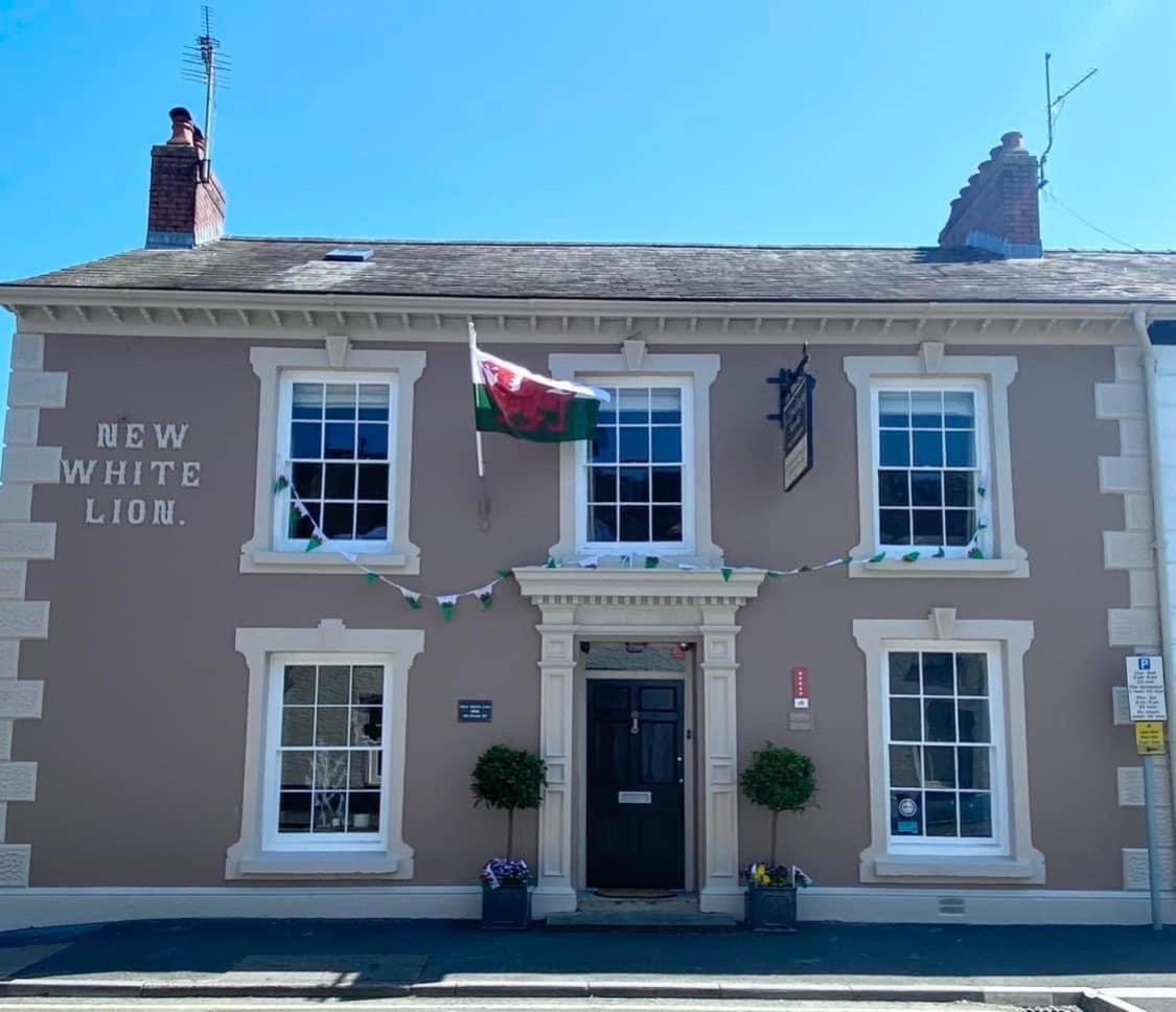 The New White Lion Hotell Llandovery Eksteriør bilde